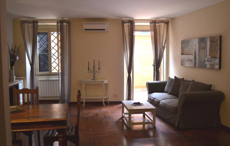 Palazzo Velli Suites Рим Экстерьер фото